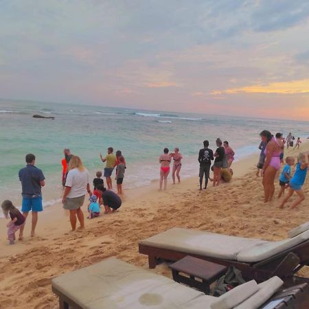 Blue Corals Beach Bungalow マータラ エクステリア 写真