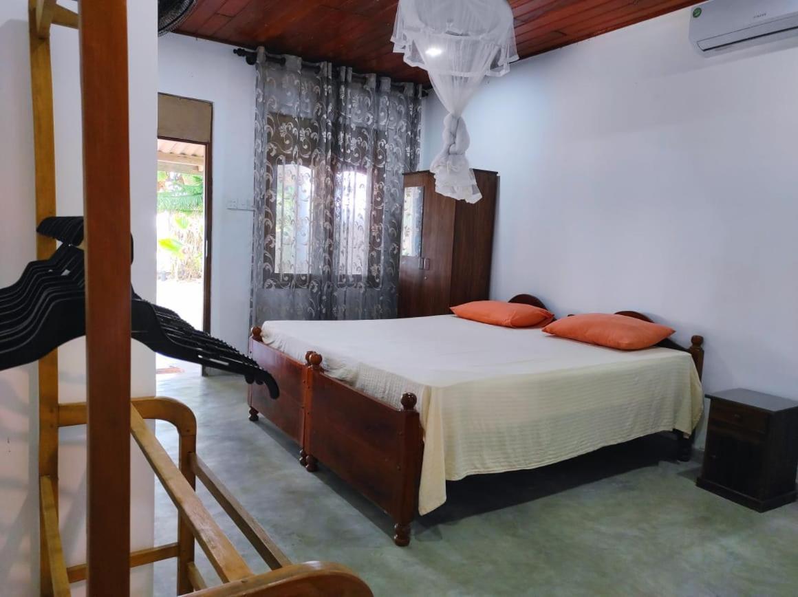 Blue Corals Beach Bungalow マータラ エクステリア 写真