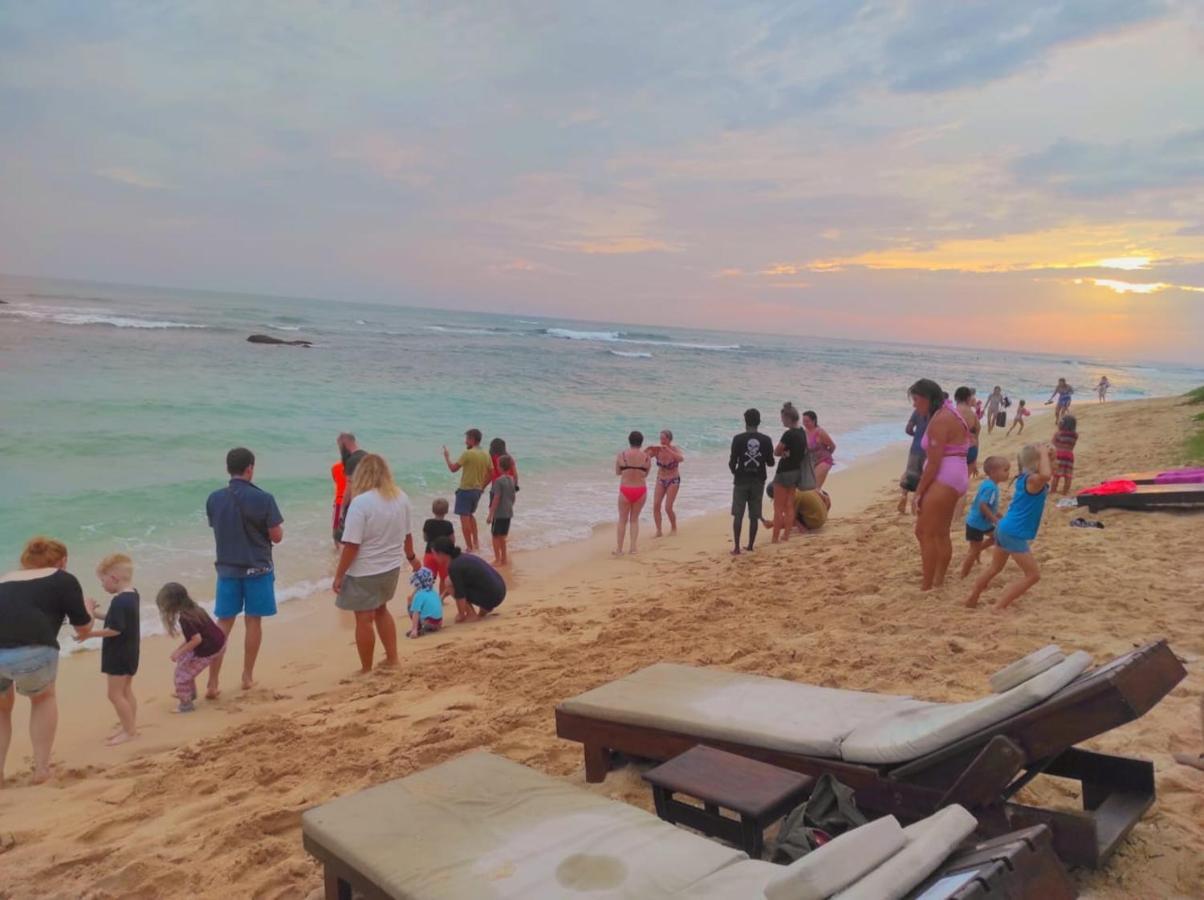 Blue Corals Beach Bungalow マータラ エクステリア 写真