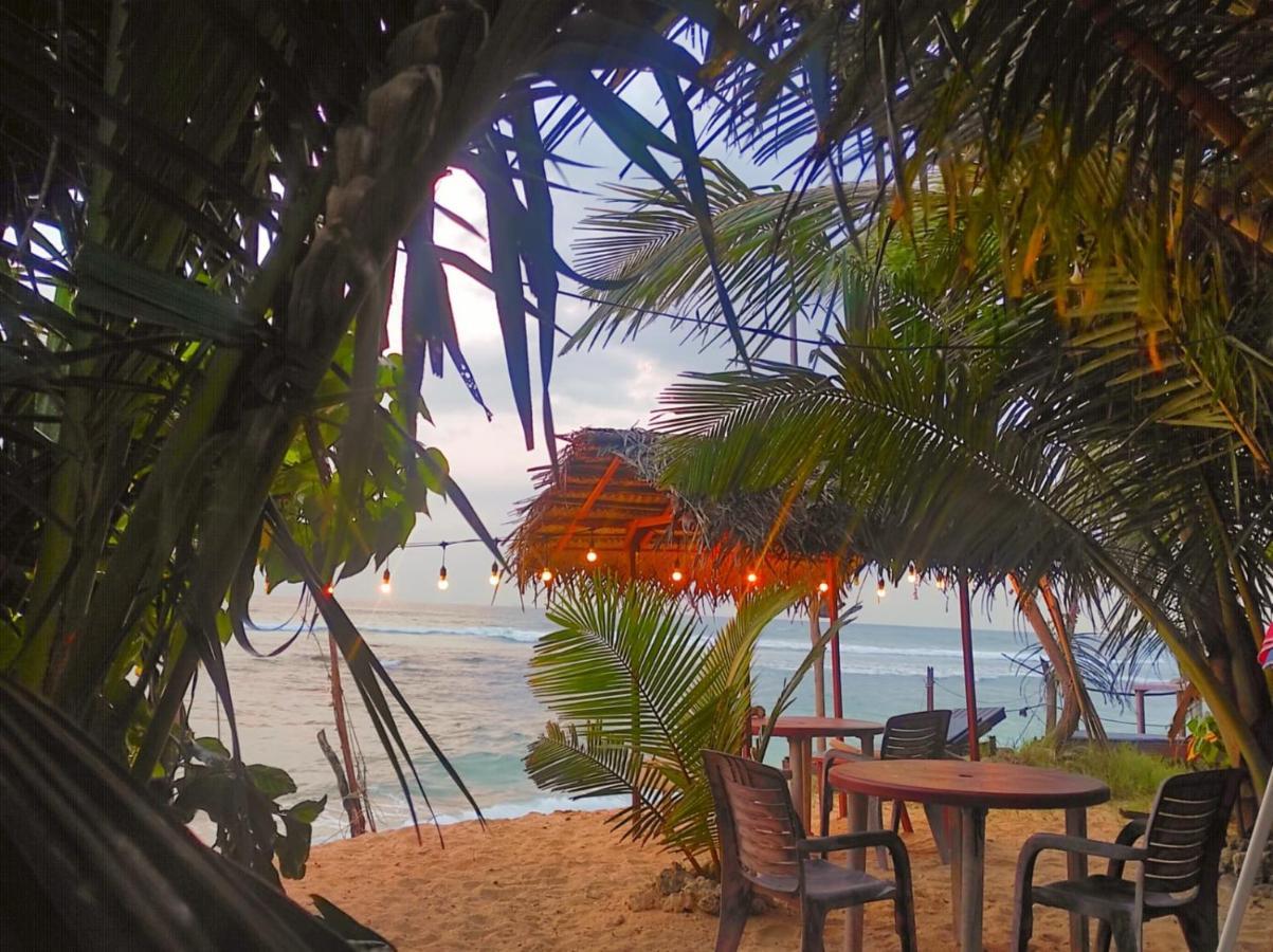 Blue Corals Beach Bungalow マータラ エクステリア 写真