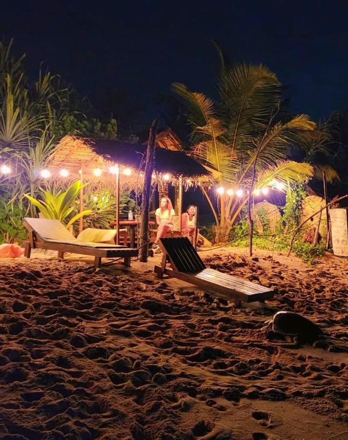 Blue Corals Beach Bungalow マータラ エクステリア 写真