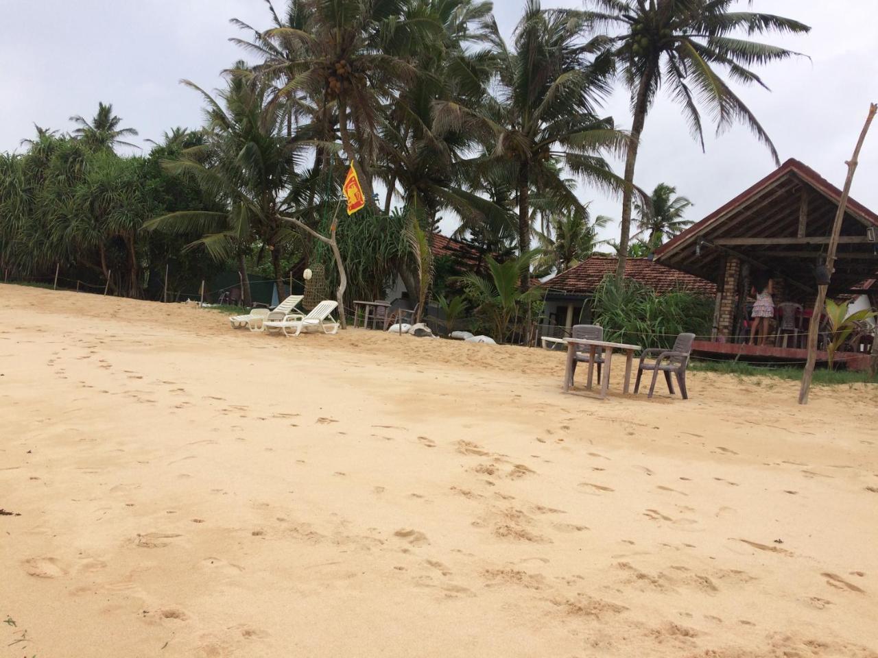 Blue Corals Beach Bungalow マータラ エクステリア 写真
