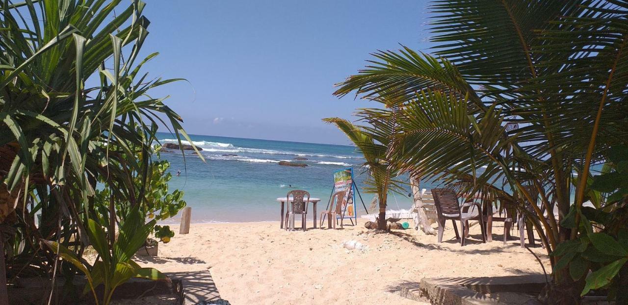 Blue Corals Beach Bungalow マータラ エクステリア 写真