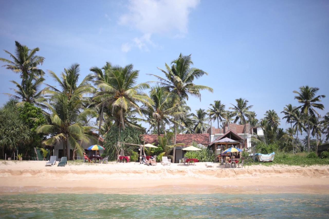 Blue Corals Beach Bungalow マータラ エクステリア 写真