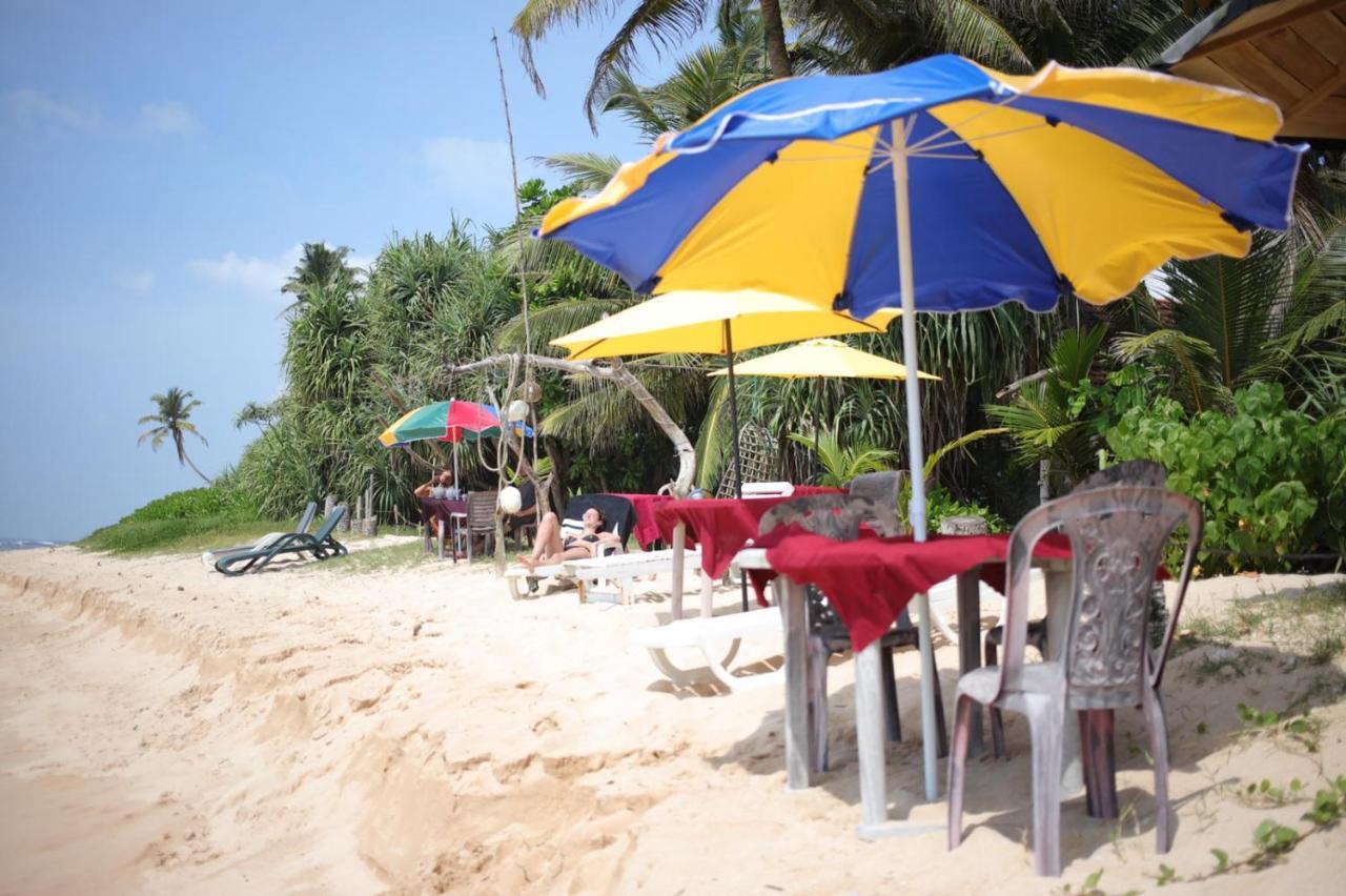 Blue Corals Beach Bungalow マータラ エクステリア 写真