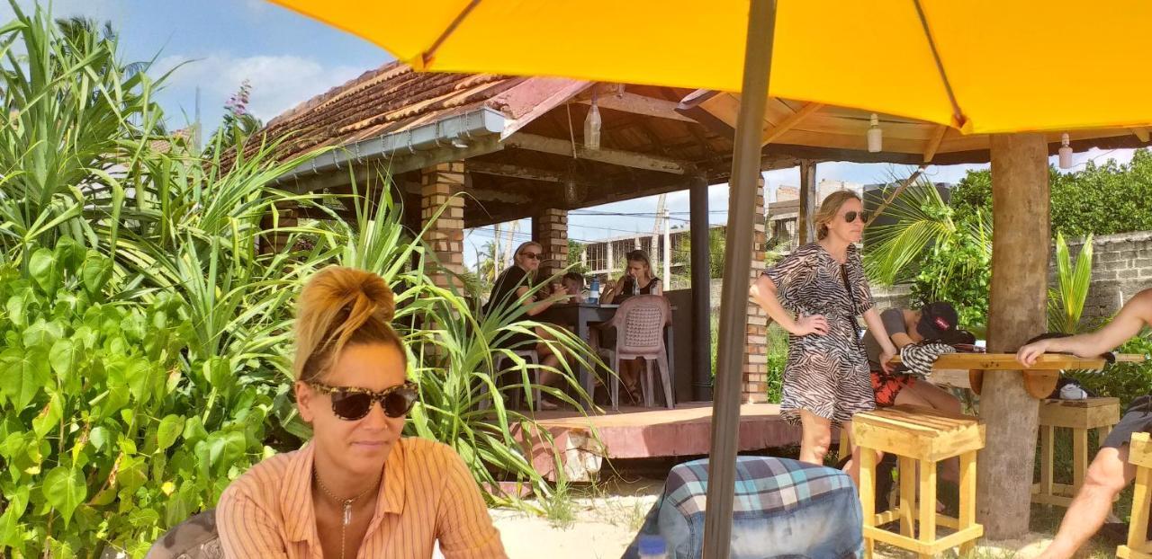 Blue Corals Beach Bungalow マータラ エクステリア 写真